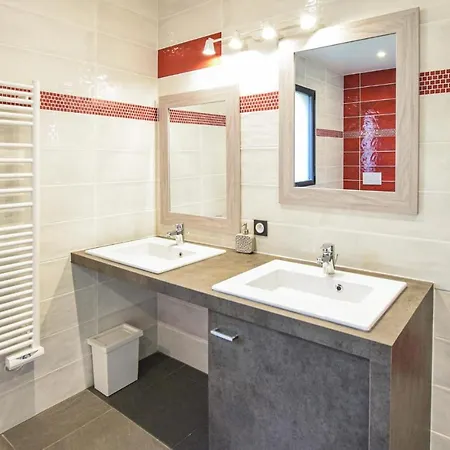 3 Bedroom Awesome In Дом отдыха *